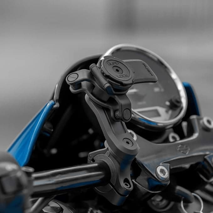 Illustration de l'article "Quad Lock PRO moto : test du meilleur support smartphone guidon" sur Accessoires Moto