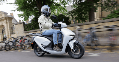 Les 10 accessoires indispensables pour votre scooter en 2025